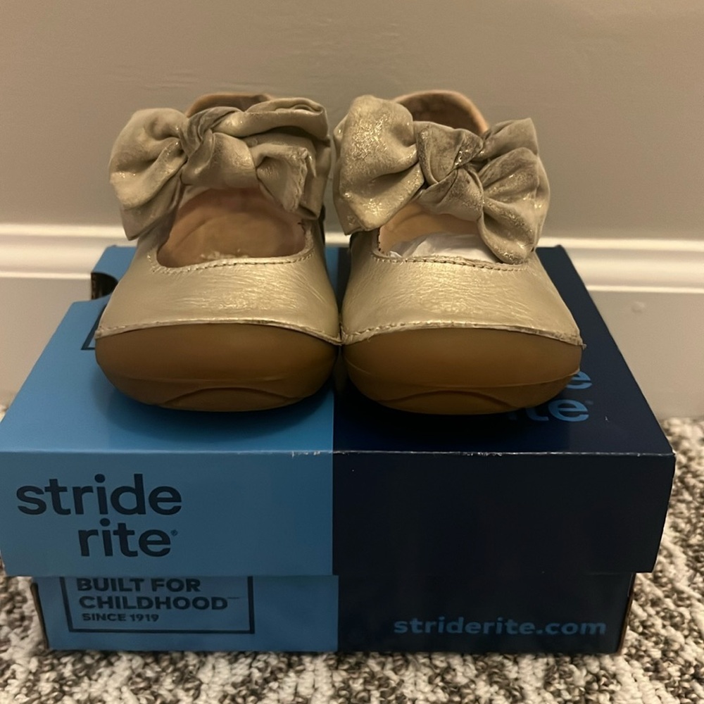 Stride rite sm esme champagne size 5.5
